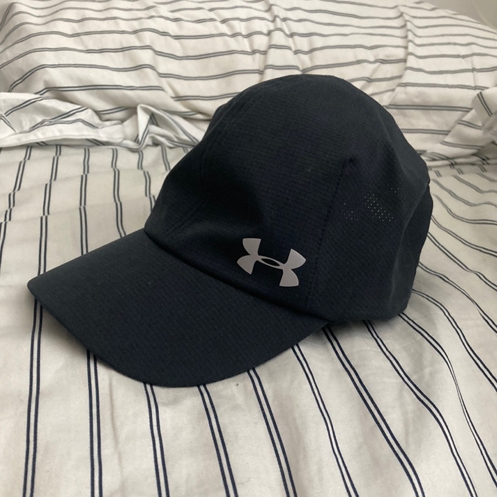 Under Armor- Mesh running hat(black/silver)